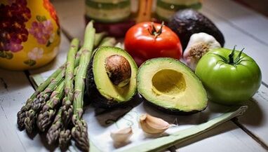 wéi iwwerschësseg Gewiicht ze verléieren mat der 6 Bléieblieder Diät